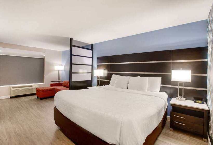 هتل Clarion Pointe Atlanta Airport College Park