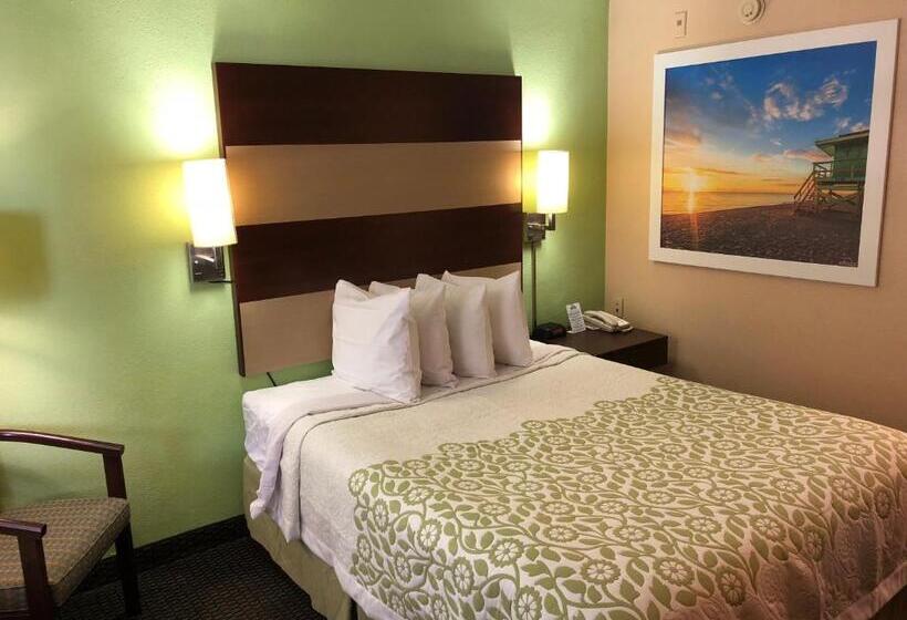 فندق Days Inn By Wyndham Bradenton I75