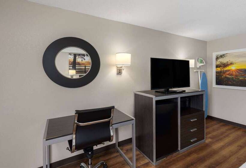 Отель Days Inn By Wyndham Childersburg