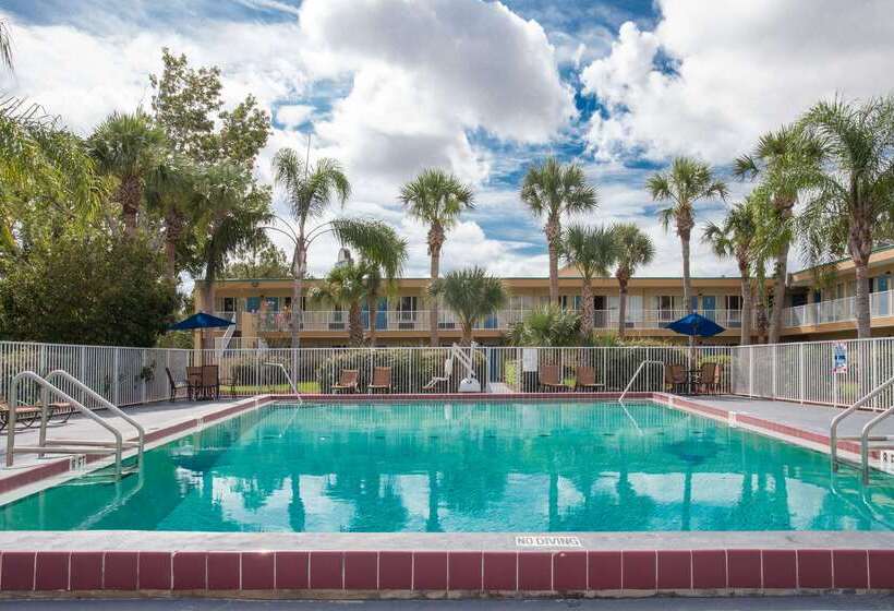 בית מלון כפרי Days Inn By Wyndham Daytona Beach Speedway