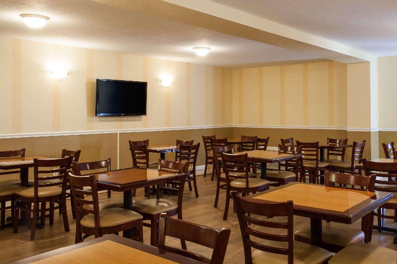 בית מלון כפרי Days Inn By Wyndham Daytona Beach Speedway