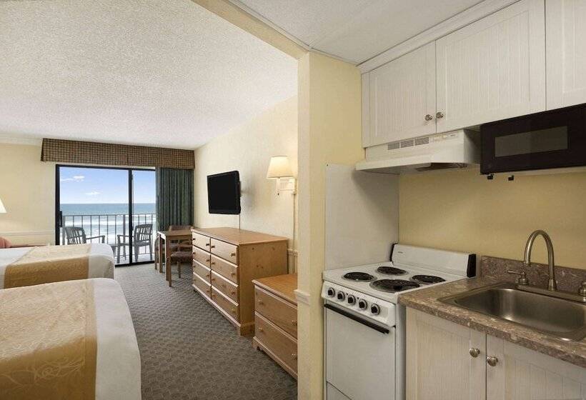 בית מלון כפרי Days Inn By Wyndham Daytona Oceanfront