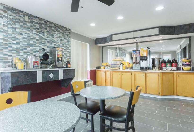 فندق Days Inn By Wyndham Forest