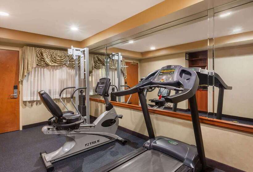 فندق Econo Lodge Woodbridge