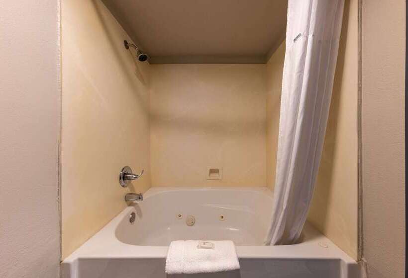 فندق Days Inn By Wyndham Lathrop