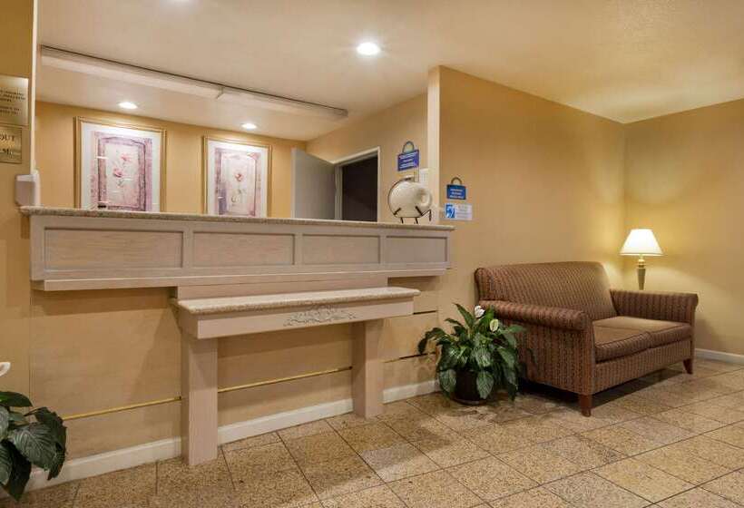 فندق Days Inn By Wyndham Lathrop