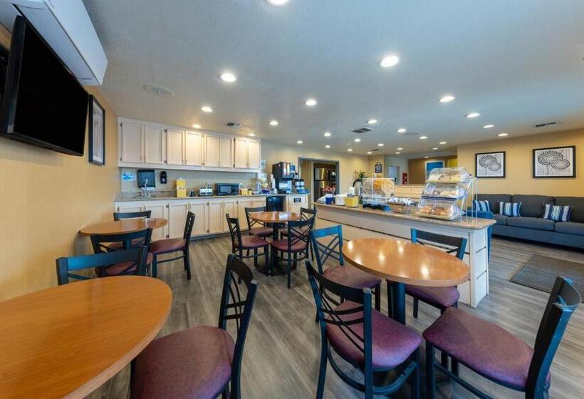 فندق Days Inn By Wyndham Lathrop