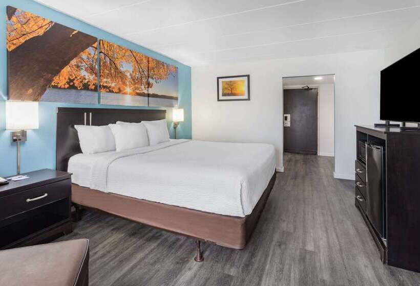 Отель Days Inn By Wyndham Livonia Canton Detroit