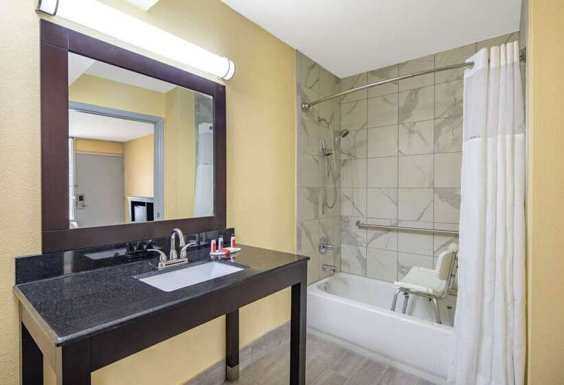 هتل Days Inn By Wyndham Muscle Shoals