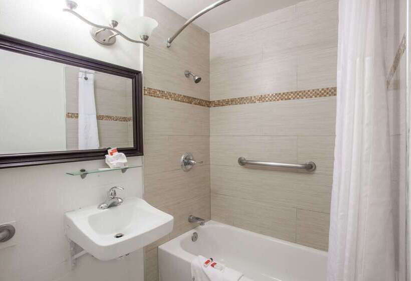 בית מלון כפרי Days Inn By Wyndham Orange Anaheim