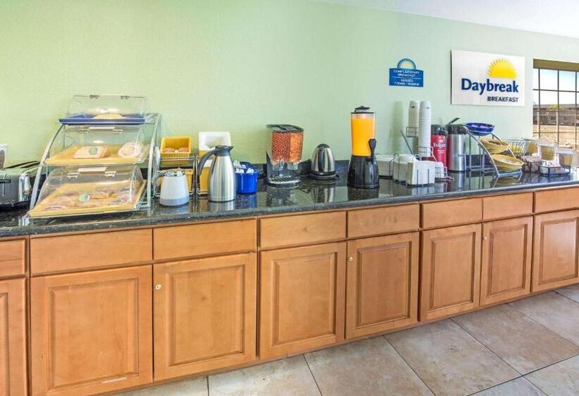 هتل Days Inn By Wyndham Oroville