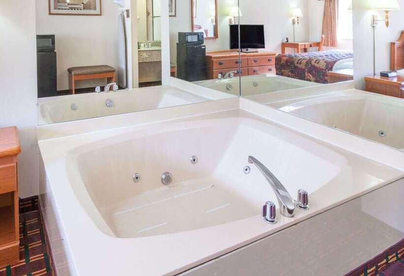 בית מלון כפרי Days Inn By Wyndham Sault Ste Marie Mi