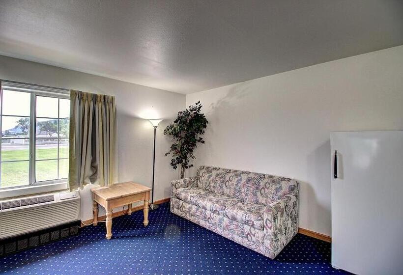 Отель Days Inn & Suites By Wyndham Lolo