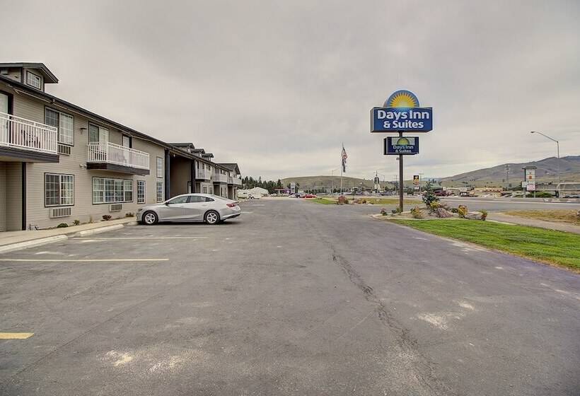 Отель Days Inn & Suites By Wyndham Lolo