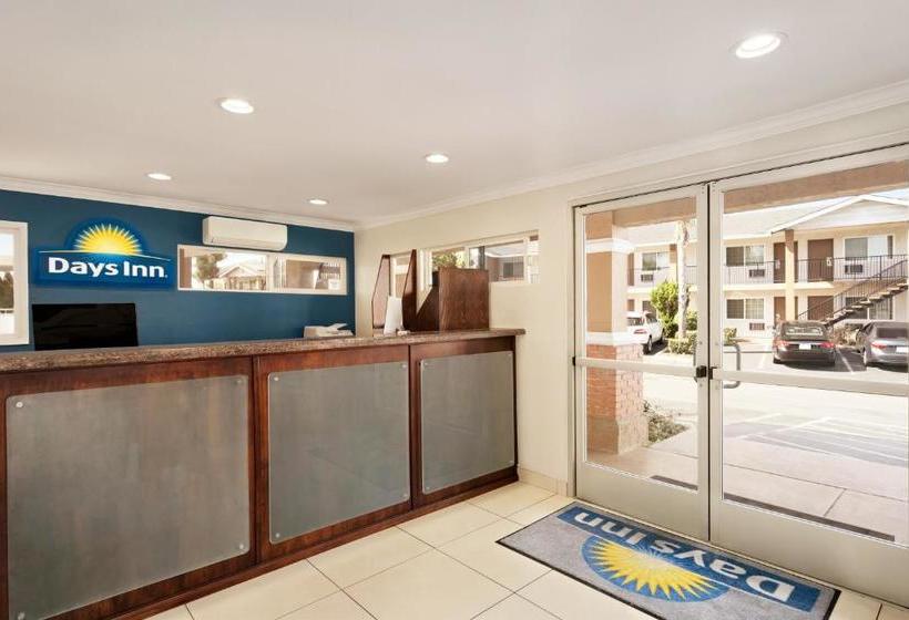 בית מלון כפרי Days Inn & Suites By Wyndham San Diego Sdsu