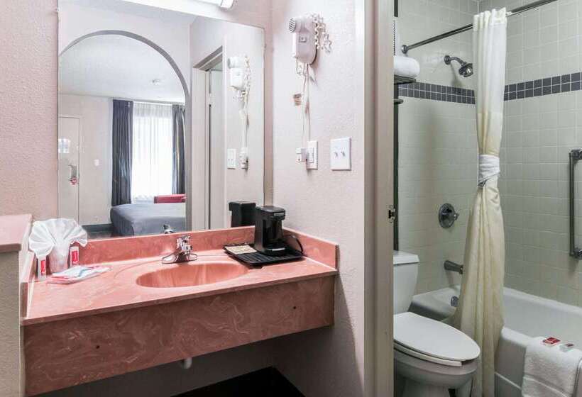 هتل Econo Lodge