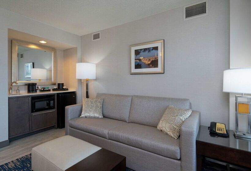 هتل Embassy Suites By Hilton Alexandria Old Town