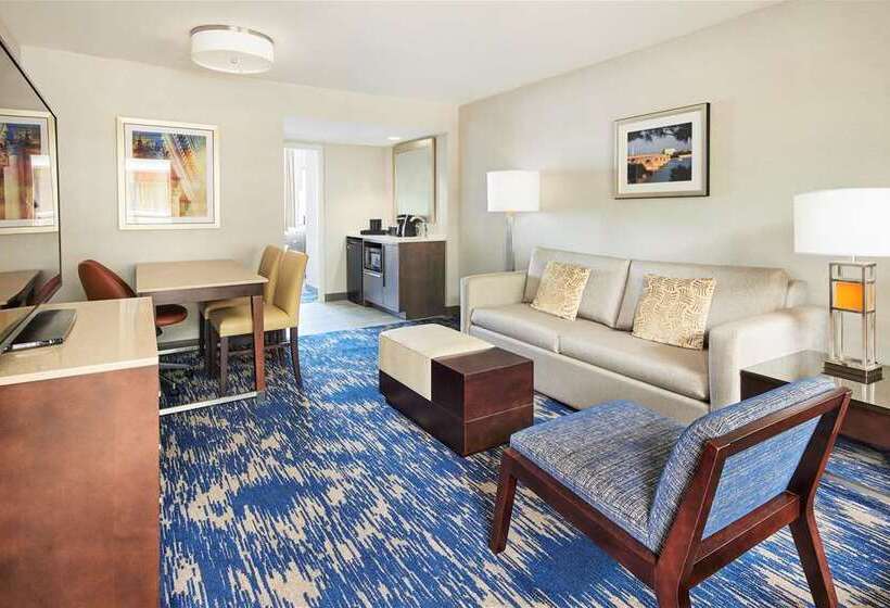 هتل Embassy Suites By Hilton Alexandria Old Town