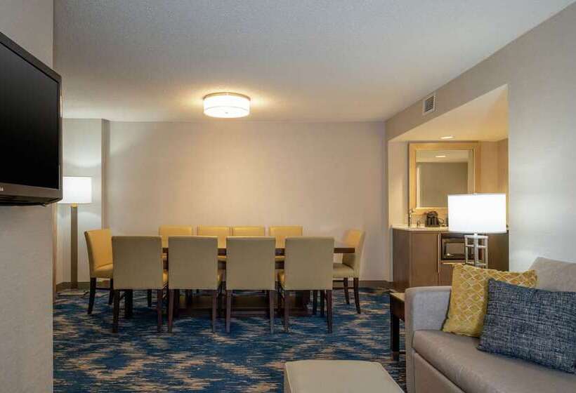 هتل Embassy Suites By Hilton Alexandria Old Town