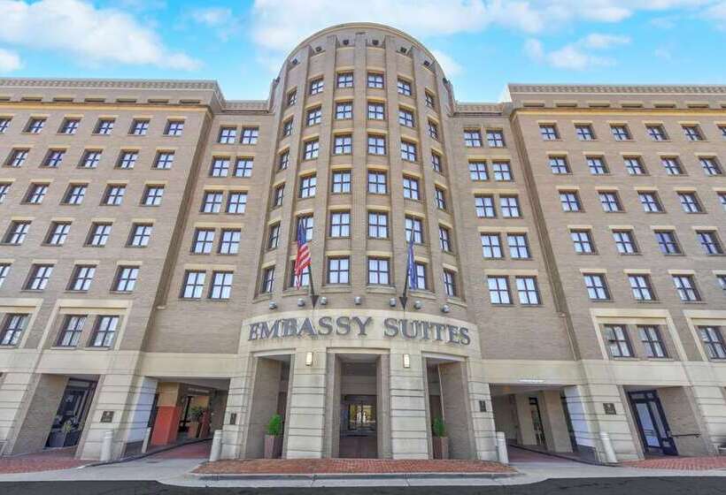 هتل Embassy Suites By Hilton Alexandria Old Town