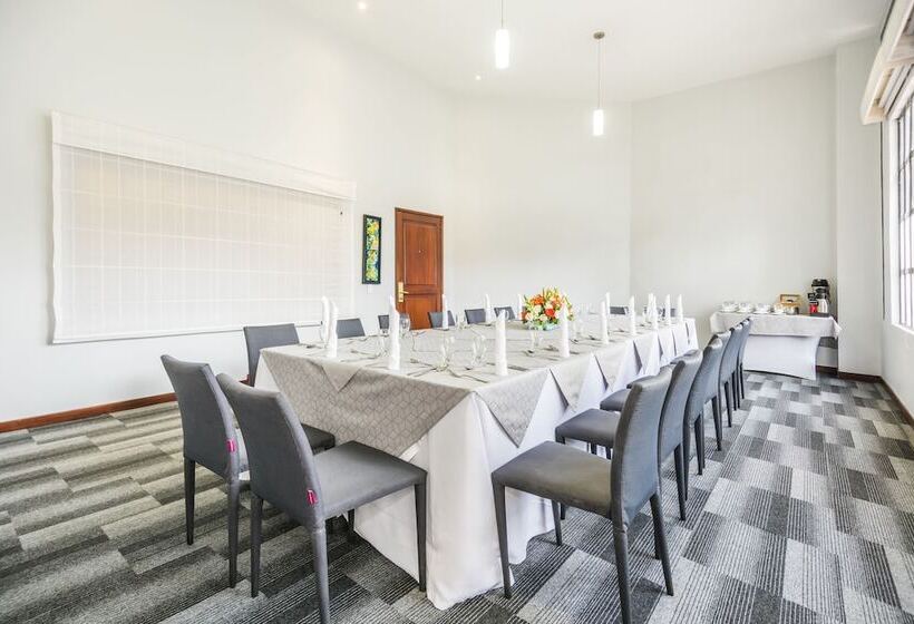 هتل Embassy Suites By Hilton Bogotá Rosales