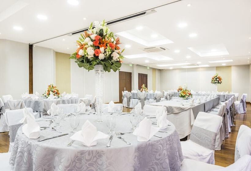 هتل Embassy Suites By Hilton Bogotá Rosales