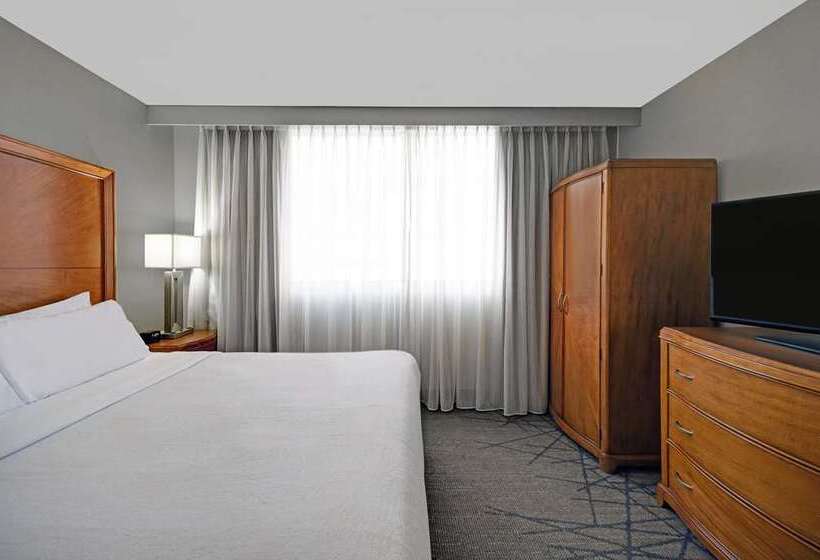 ホテル Embassy Suites By Hilton Detroit Livonia Novi