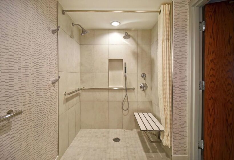 هتل Embassy Suites By Hilton Omaha Downtown Old Market