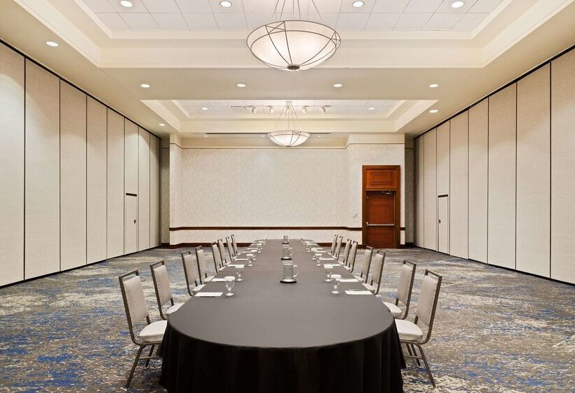 בית מלון כפרי Embassy Suites By Hilton Tampa Usf Near Busch Gardens