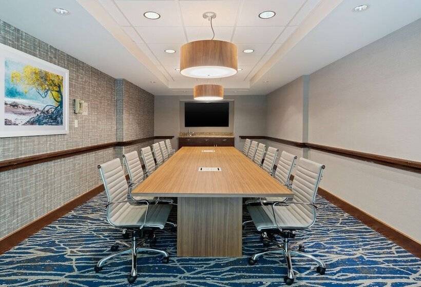 בית מלון כפרי Embassy Suites By Hilton Tampa Usf Near Busch Gardens