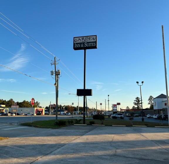 فندق Garden Inn & Suites