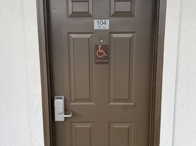 فندق Garden Inn & Suites