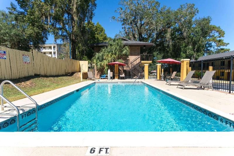 בית מלון כפרי Howard Johnson By Wyndham Tallahassee