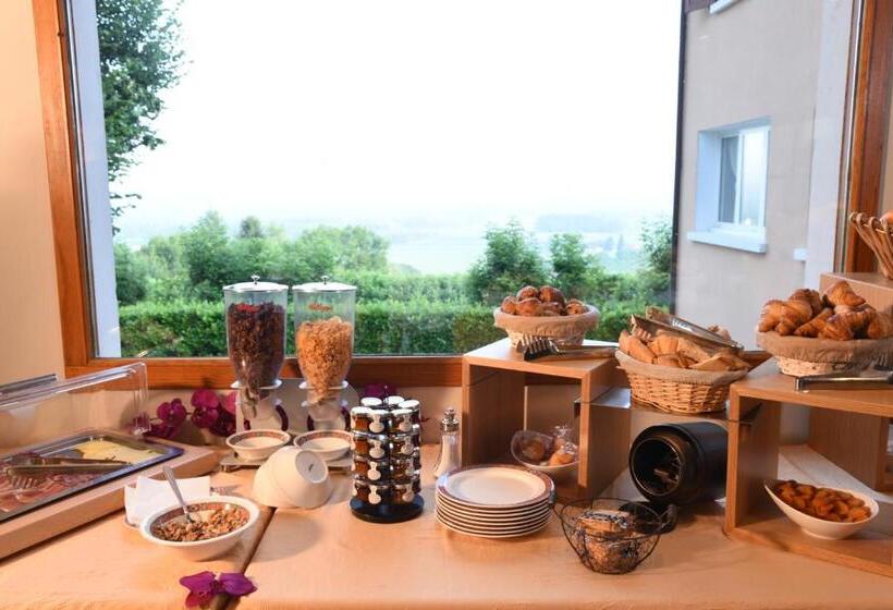Отель Hôtel Les Bergeronnettes