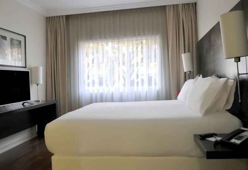 هتل NH Ciudad De Santiago