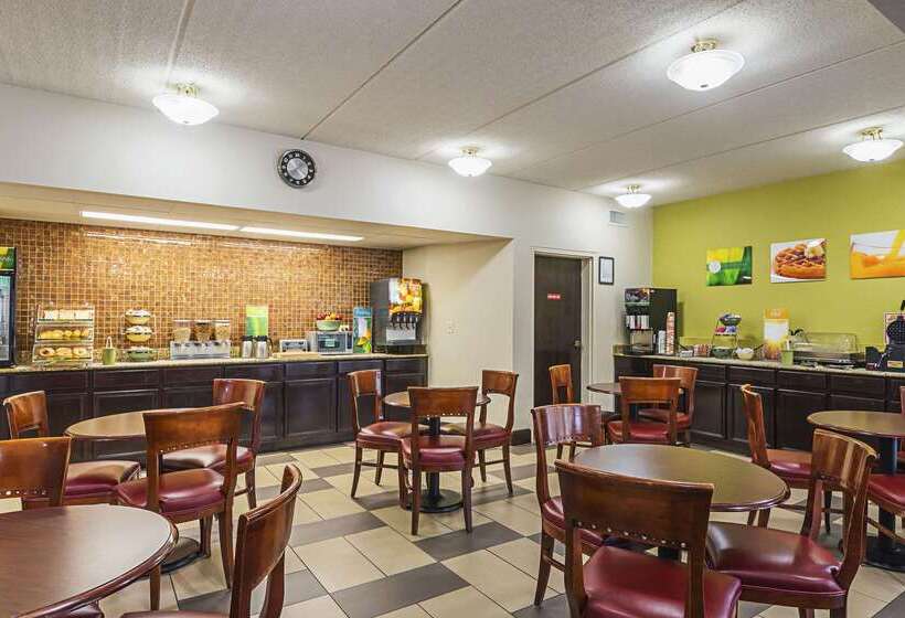 هتل Quality Inn Airport  Southeast