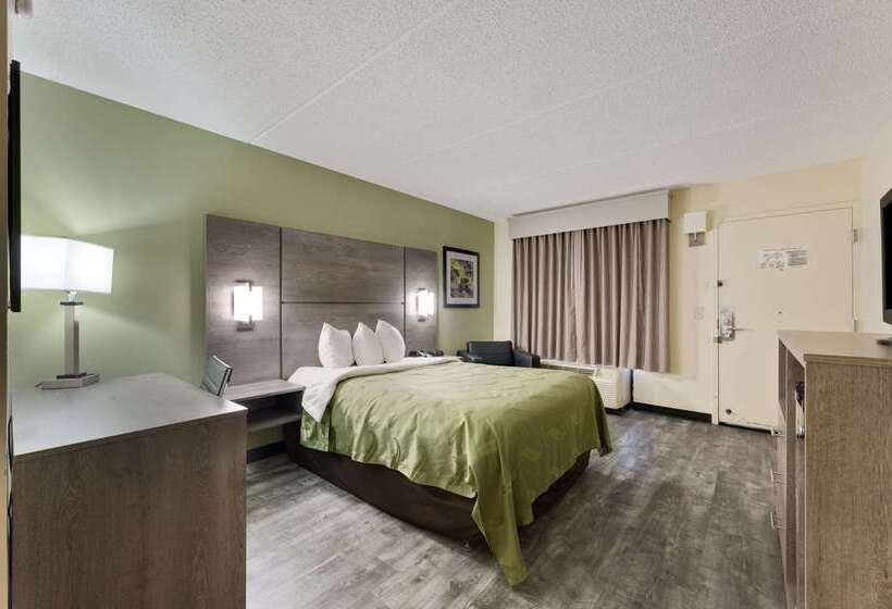 هتل Quality Inn Airport  Southeast