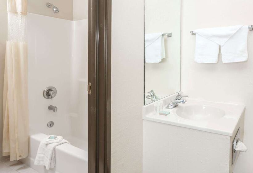 فندق Travelodge By Wyndham Longmont