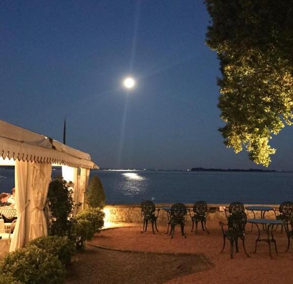 هتل Villa Fiordaliso