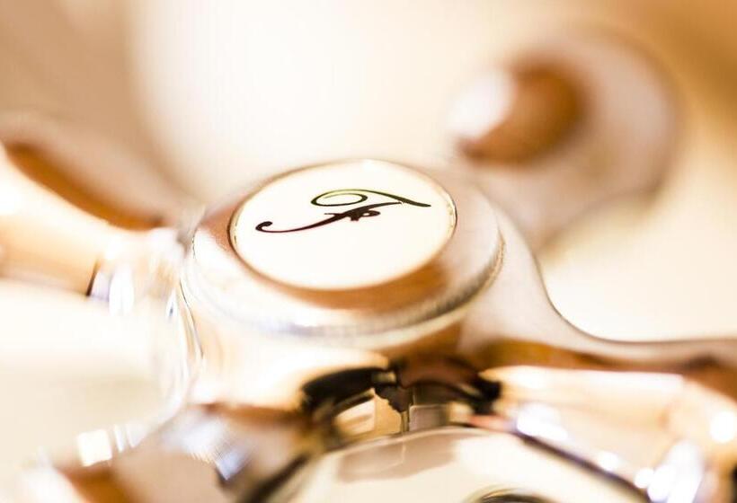 هتل Villa Fiordaliso