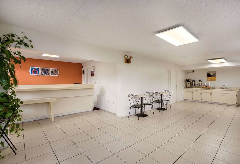 Motel 6 Macclenny, Fl