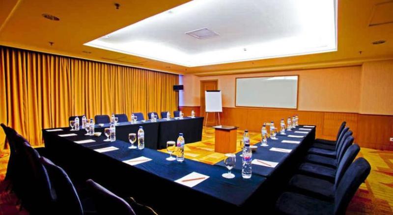 هتل Aryaduta Makassar