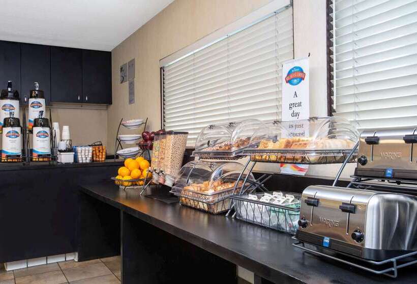 בית מלון כפרי Baymont By Wyndham San Diego Downtown