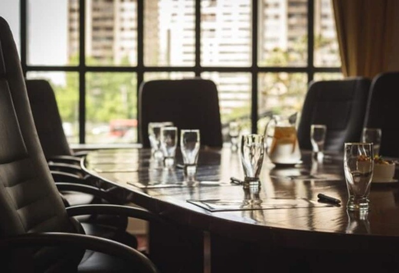 هتل Wyndham Garden Santiago Kennedy