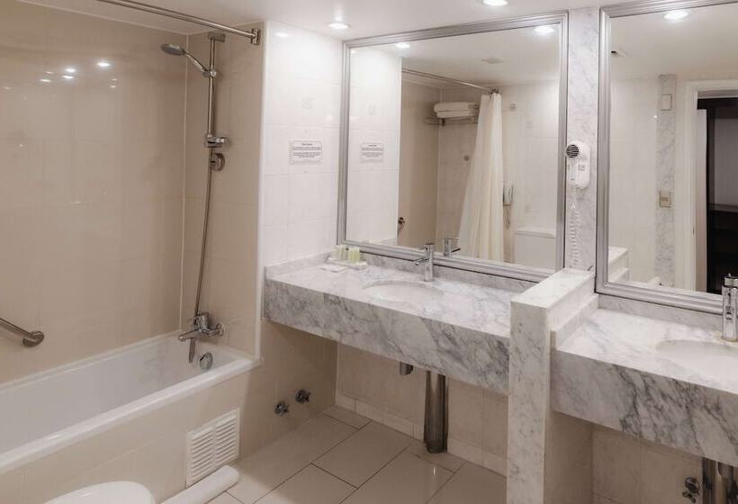 هتل Wyndham Garden Santiago Kennedy