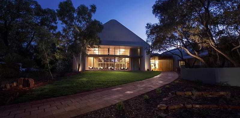 هتل Sails In The Desert