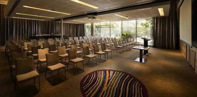 هتل Sails In The Desert