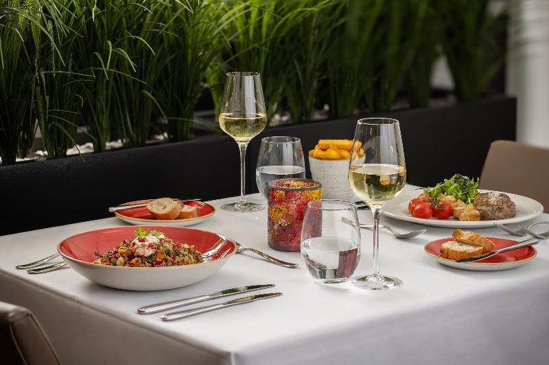 هتل The Queens Gate