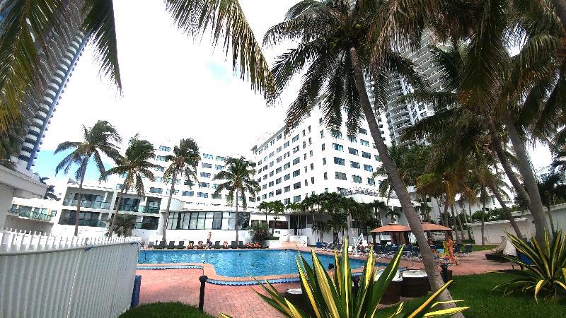 هتل Waterfront Condo, Heated Pool, Direct Beach Access With Private Beach Chairs