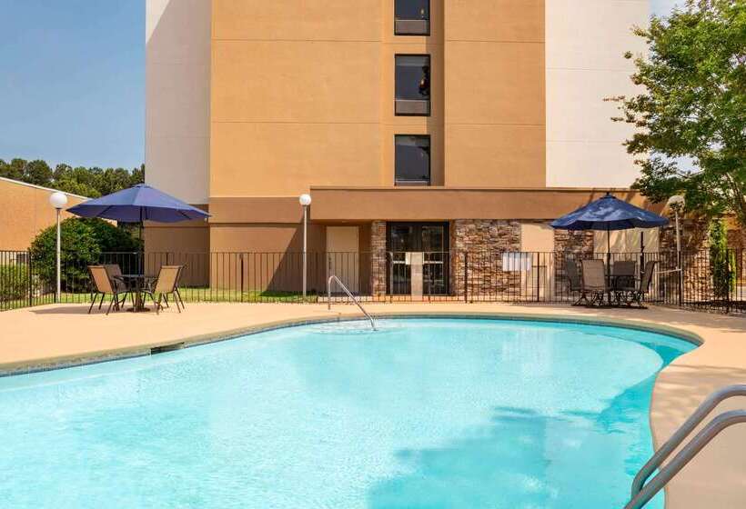 هتل Baymont By Wyndham Augusta West